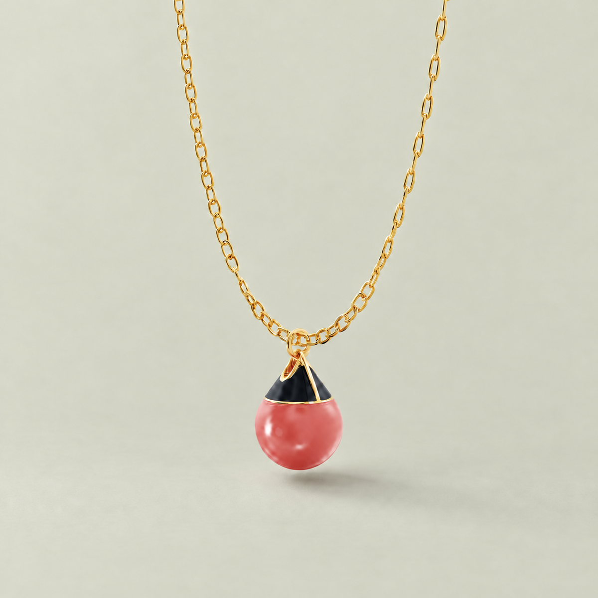 BUOY NECKLACE Gold – halskæde med bøjevedhæng i guldbelagt messing