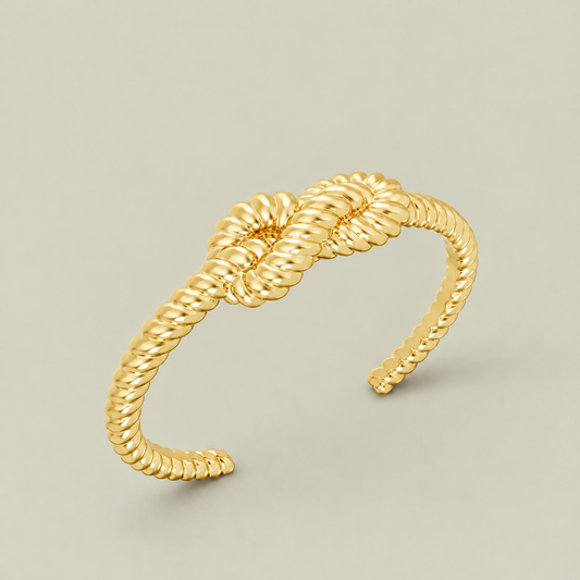 KNOT CUFF Gold – guldbelagt armbånd med ottetalsknob